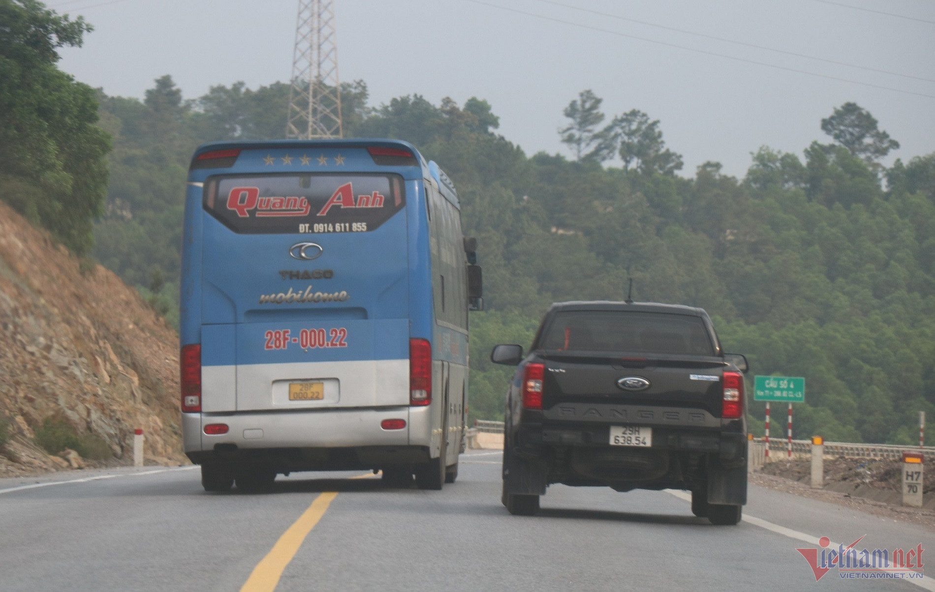 Cảnh sát đẩy mạnh ghi hình phạt nguội tài xế vượt ẩu ở cao tốc La Sơn - Túy Loan